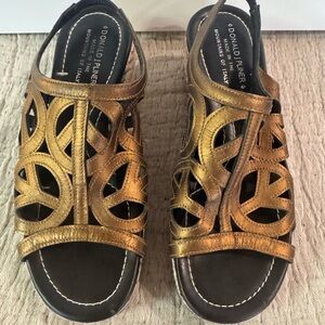 Donald J. Pliner Women's Metallic Gold Leather Sandals Size 6.5